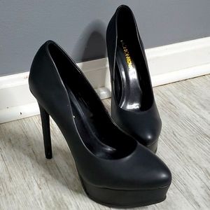 Fashion Nova Black Pumps